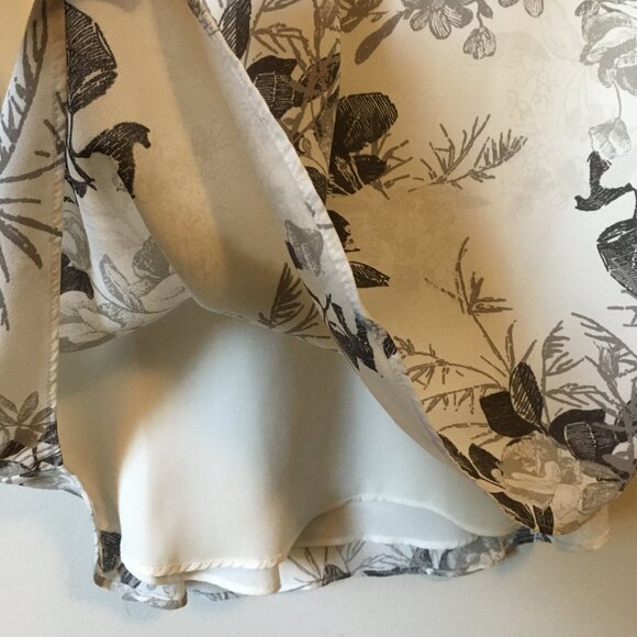 RW&CO. Black and White Rose Floral Print Sleeveless Bilayer Blouse - Picture 7 of 15